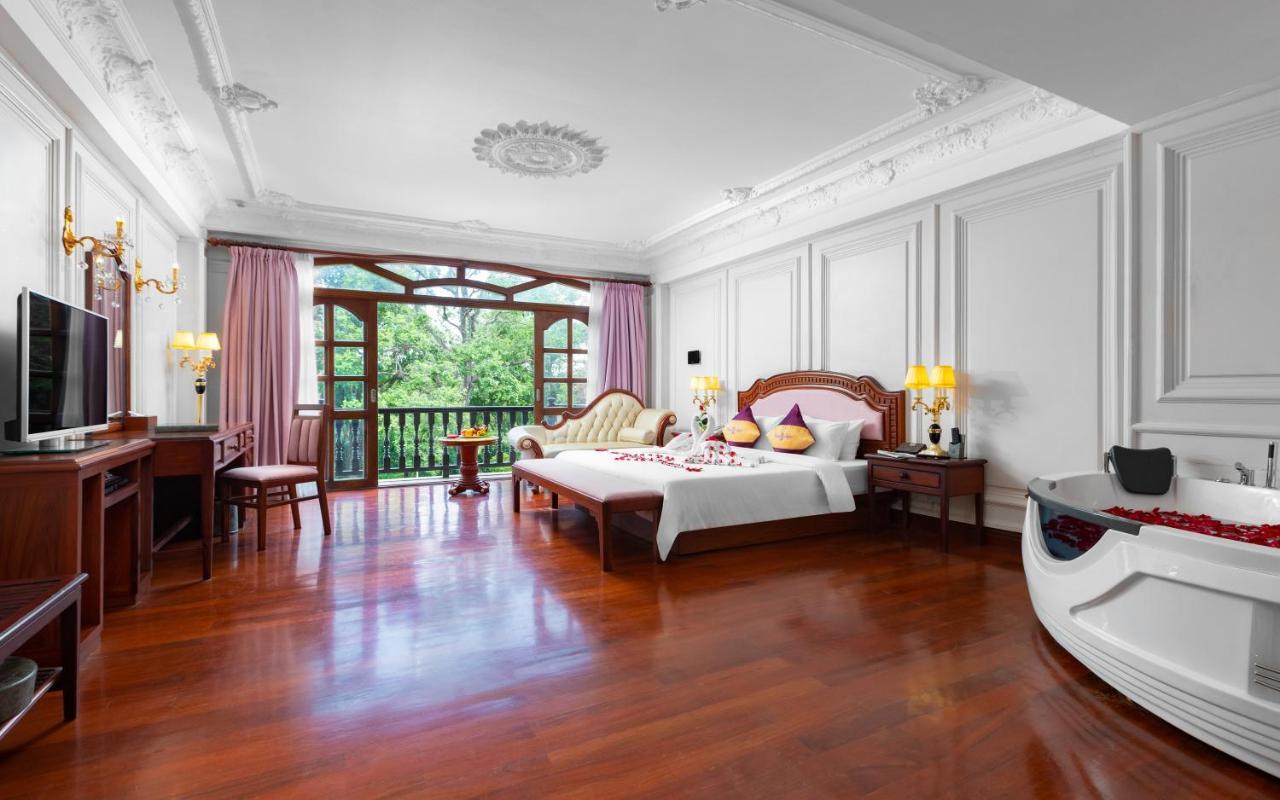 Regency Angkor Hotel Siem Reap Bagian luar foto