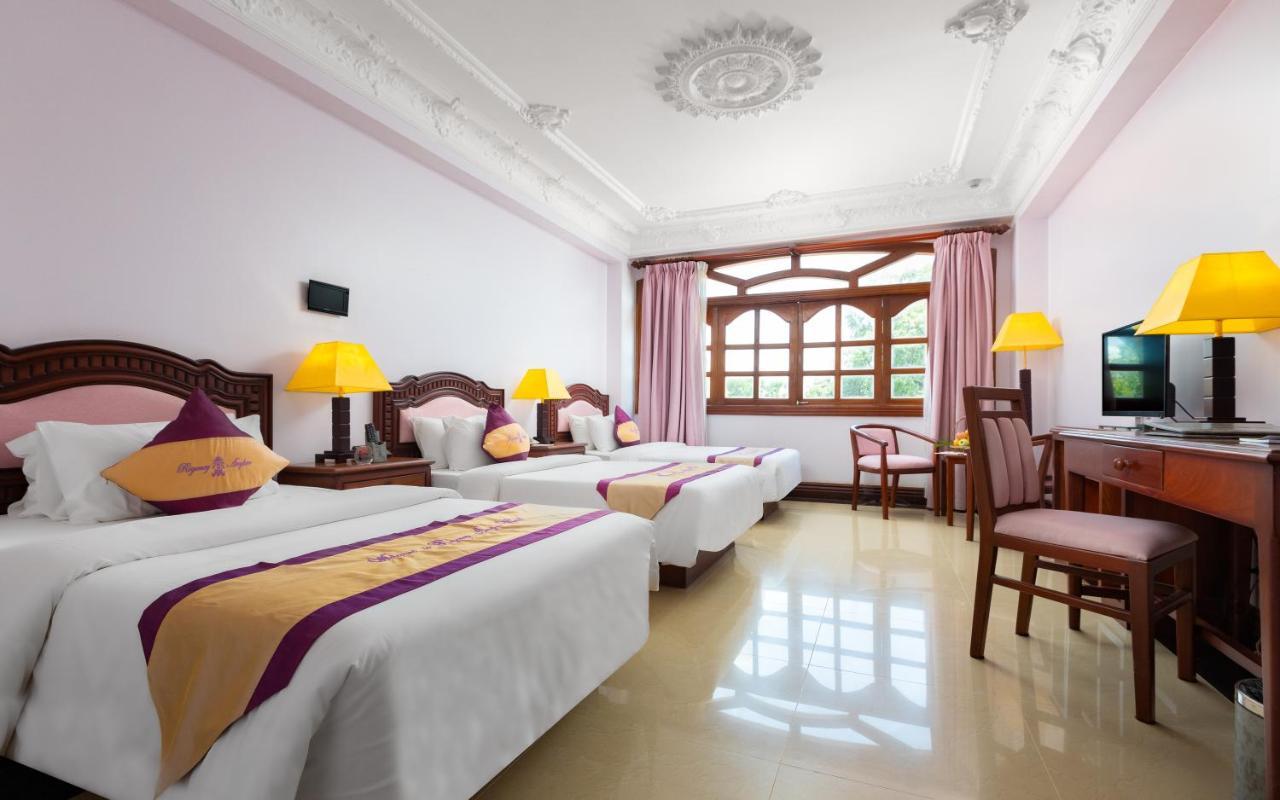Regency Angkor Hotel Siem Reap Bagian luar foto