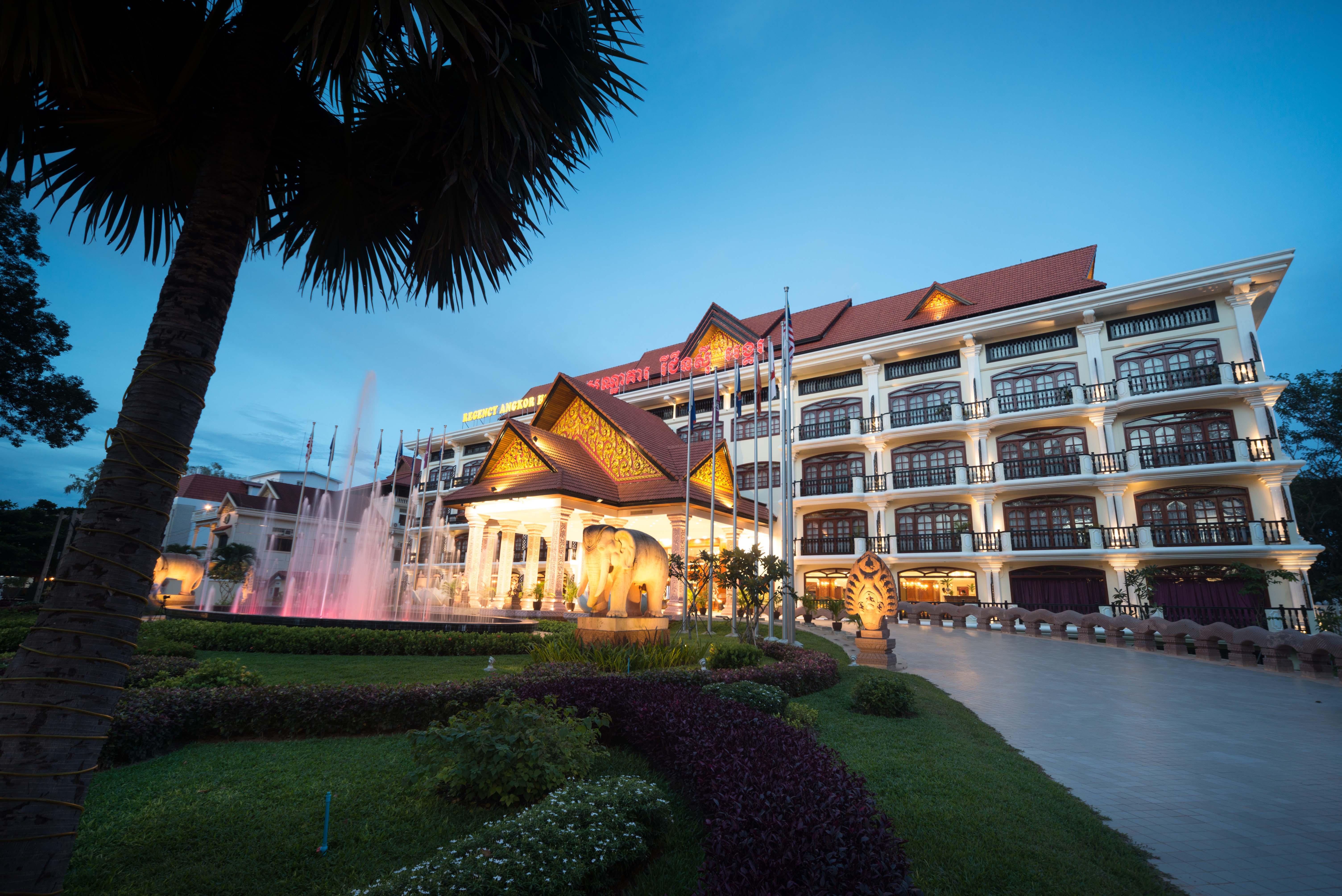 Regency Angkor Hotel Siem Reap Bagian luar foto