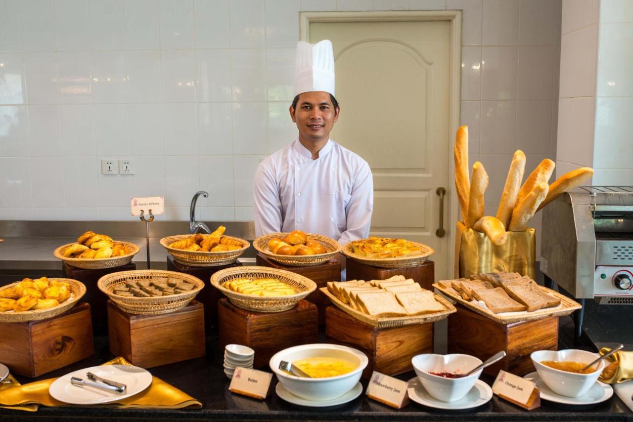 Regency Angkor Hotel Siem Reap Bagian luar foto